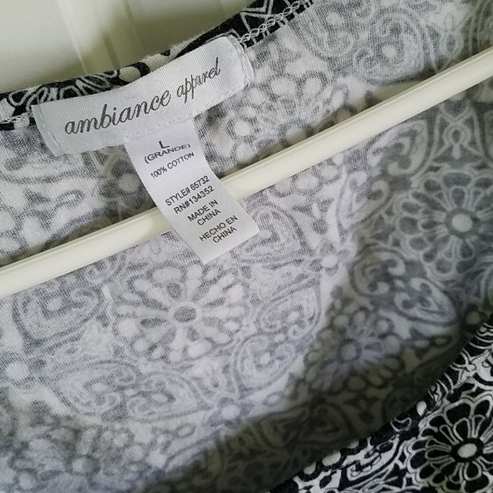 Patterned Tank Top - Picture 3 of 4